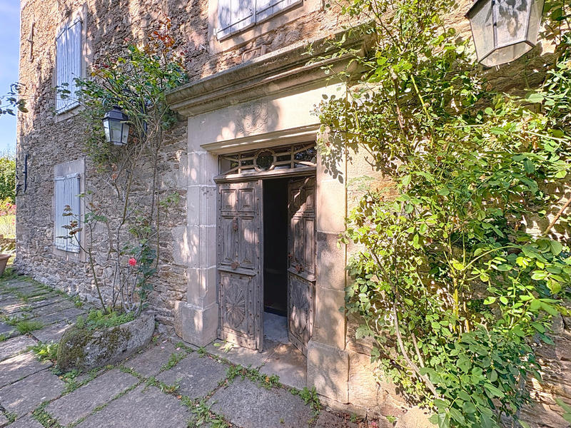 Maison - 250 m² - 8 pièces