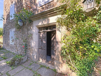 Maison - 250 m² - 8 pièces