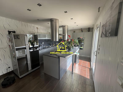 Maison traditionnelle - 200 m² - 4 pièces