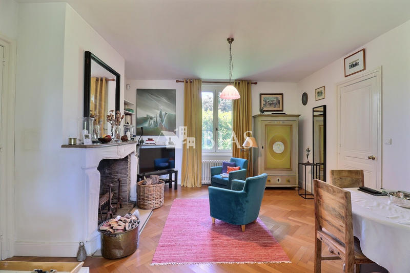 Maison - 210 m² - 7 pièces