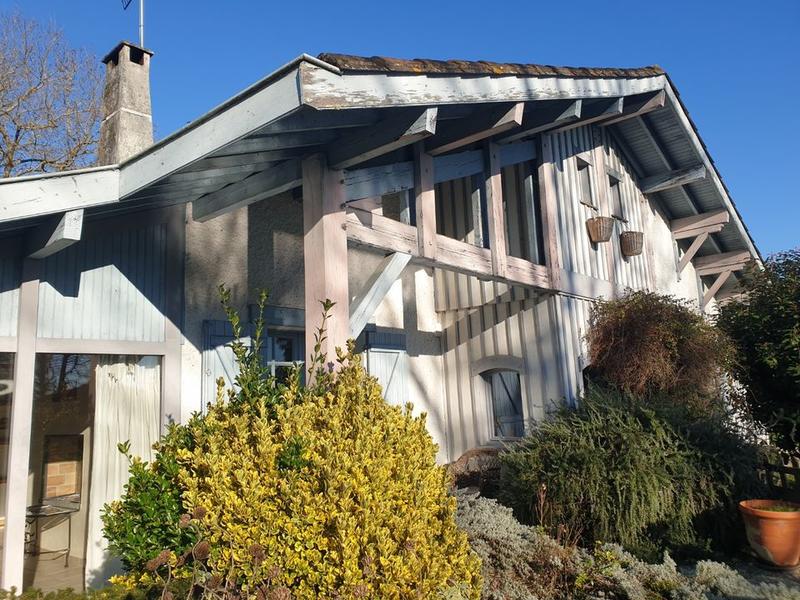 Maison - 186 m² - 8 pièces