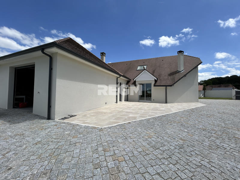 Maison - 205 m² - 7 pièces