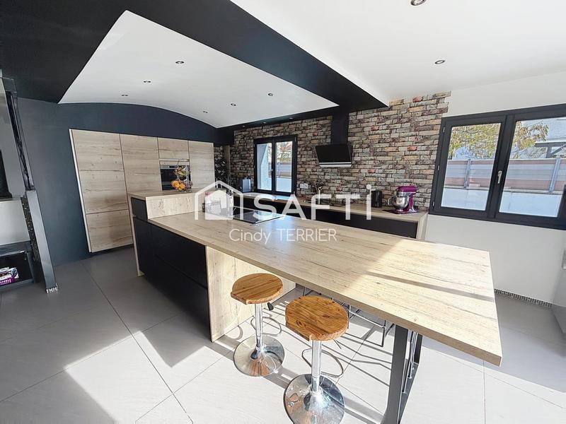 Maison - 217 m² - 8 pièces