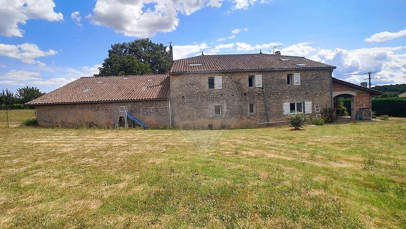 Maison - 250 m² - 7 pièces