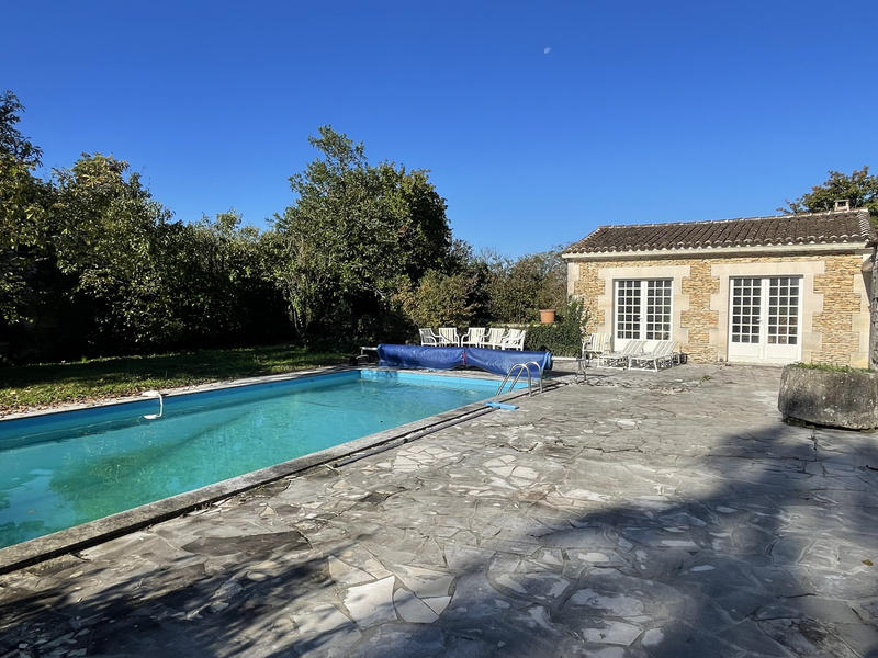 Maison - 242 m² - 7 pièces