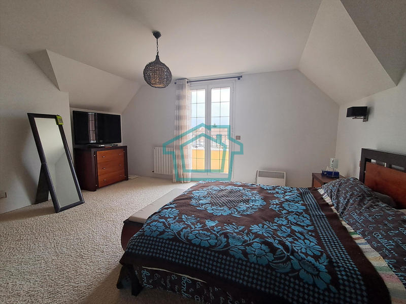 Maison - 205 m² - 7 pièces