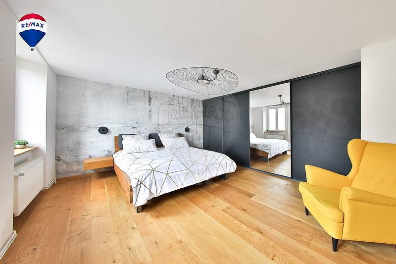 Maison - 243 m² - 7 pièces