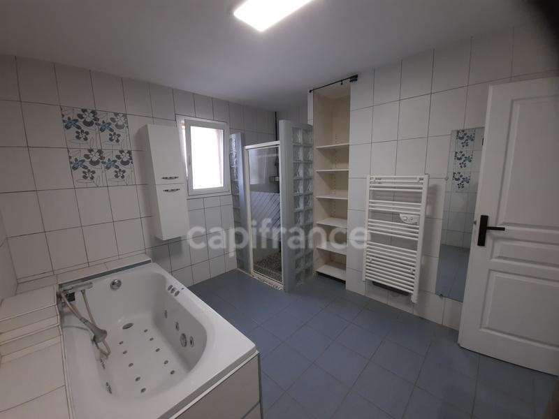 Maison - 204 m² - 8 pièces