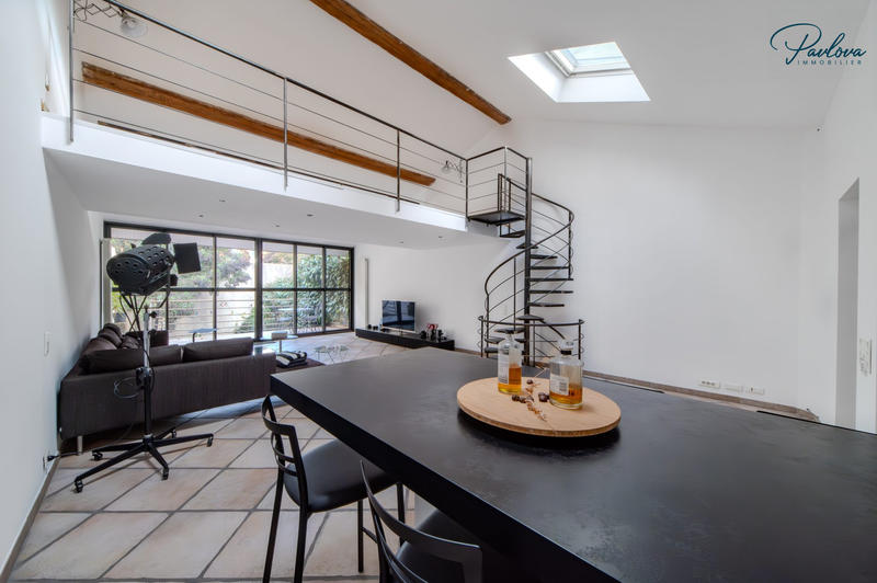 Maison - 203 m² - 6 pièces