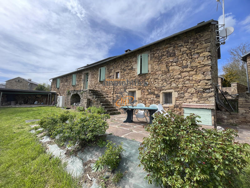 Maison - 233 m² - 8 pièces