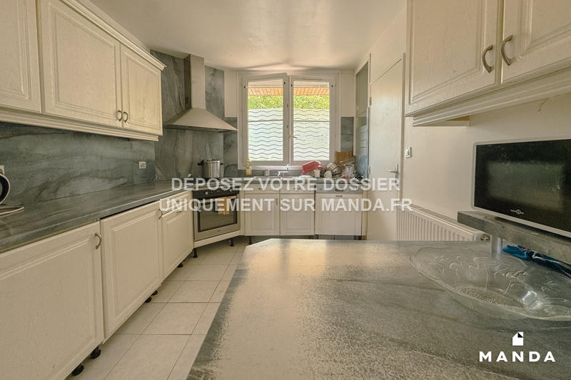 Chambre - 9 m² - 5 pièces