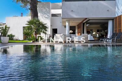 Villa - 252 m² - 6 pièces