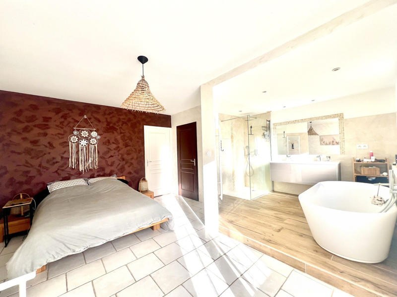 Maison - 226 m² - 8 pièces