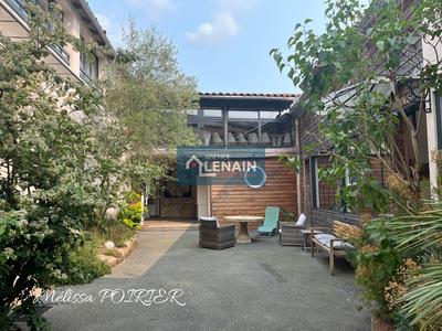 Maison - 373 m² - 20 pièces