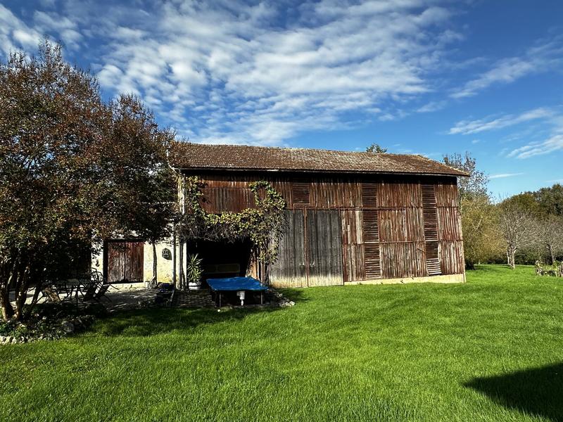 Maison traditionnelle - 302 m² - 7 pièces