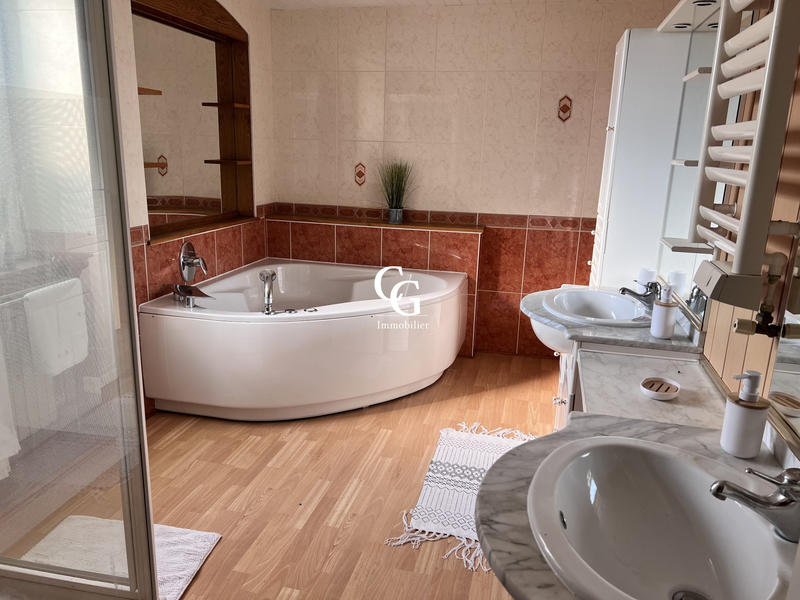 Maison ancienne - 174 m² - 7 pièces