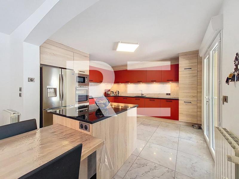 Villa - 199 m² - 8 pièces