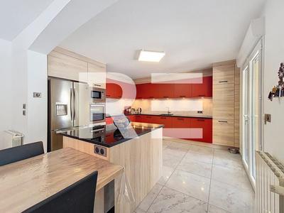 Villa - 199 m² - 8 pièces