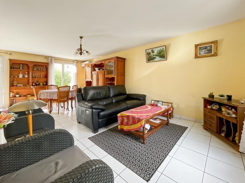 Maison - 99 m² - 5 pièces