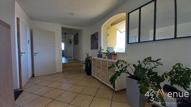 Maison - 214 m² - 7 pièces