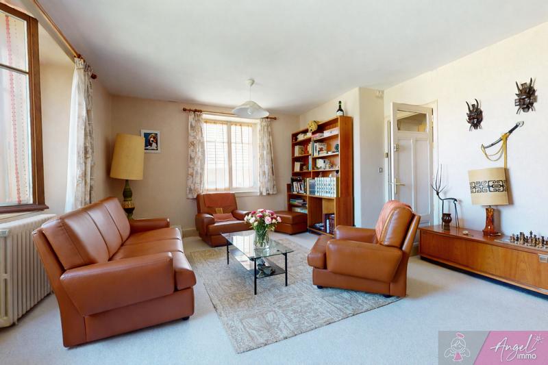 Maison - 230 m² - 13 pièces