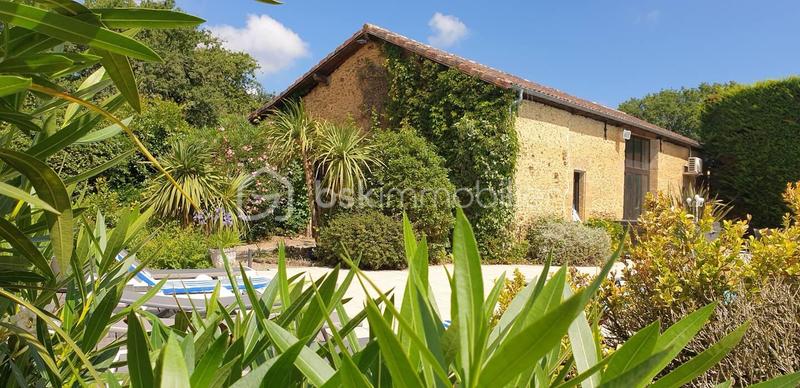 Demeure - 388 m² - 10 pièces