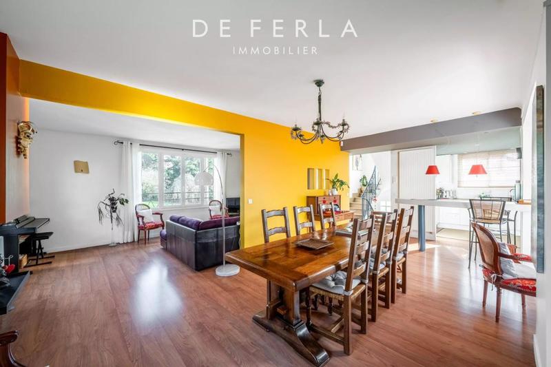 Maison - 201 m² - 10 pièces