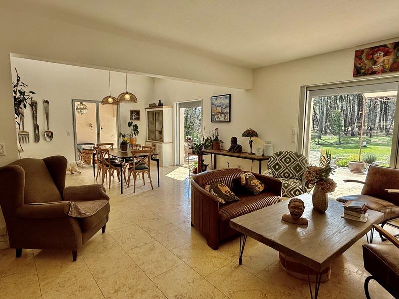 Maison - 222 m² - 6 pièces