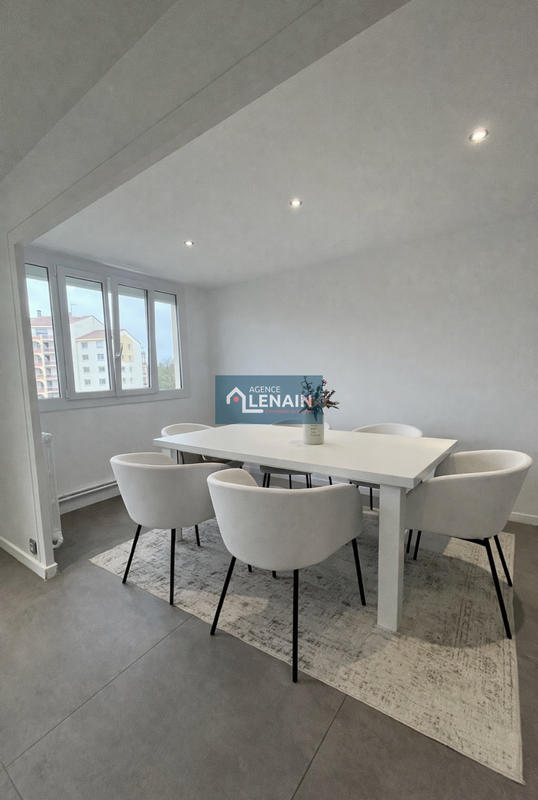 Appartement - 90 m² - 5 pièces