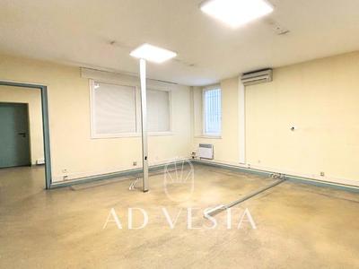 Local d'activités - 2 500 m²