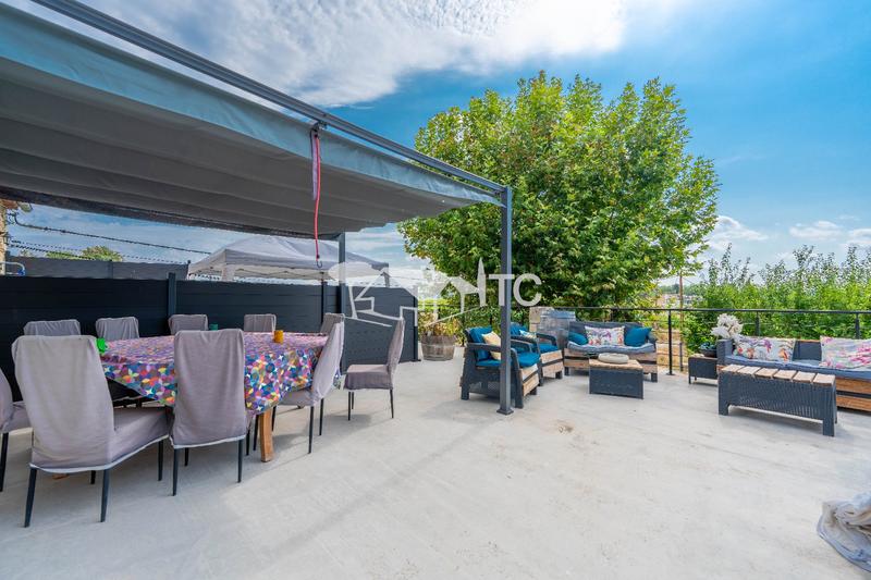 Maison - 244 m² - 7 pièces