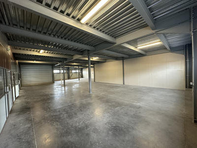 Local d'activités - 376 m²