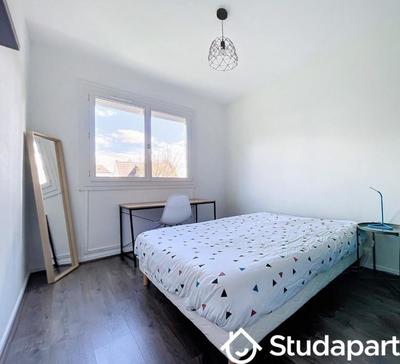 Chambre - 11 m² - 1 pièce