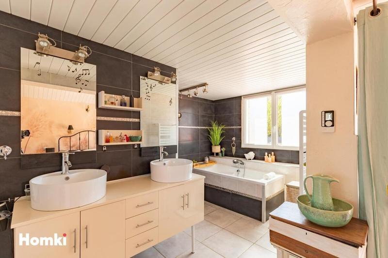 Villa - 270 m² - 8 pièces