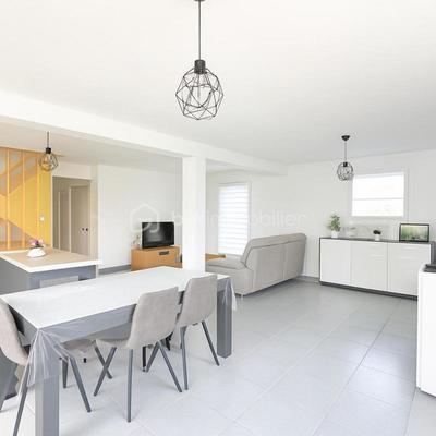 Maison - 94 m² - 4 pièces