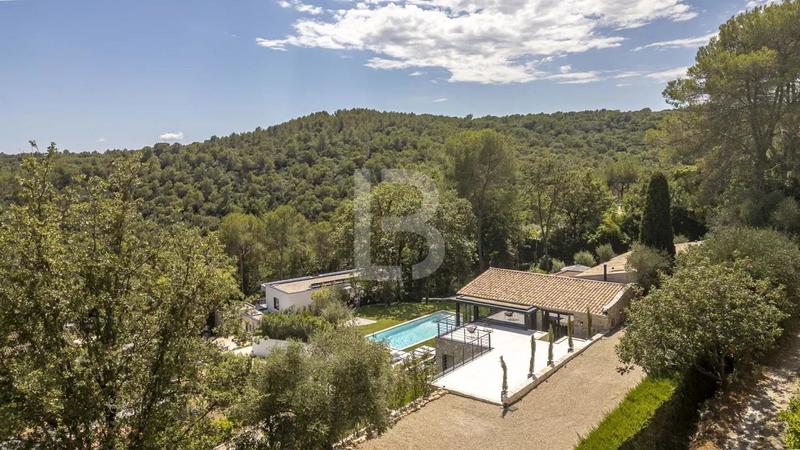 Mas - 300 m² - 7 pièces