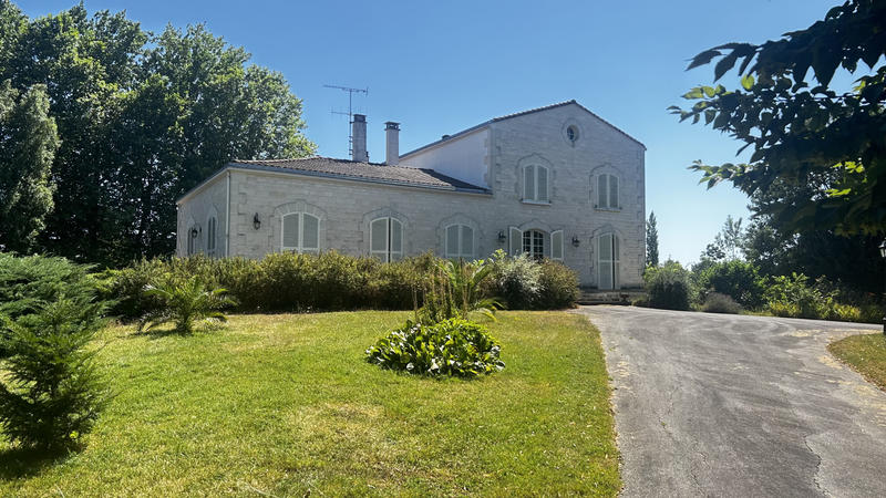 Maison - 342 m² - 10 pièces