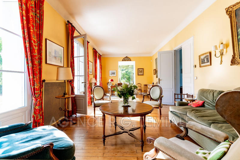 Maison - 300 m² - 12 pièces