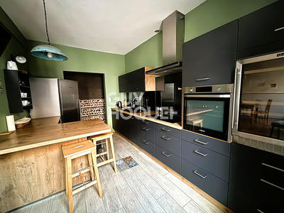 Maison - 204 m² - 6 pièces