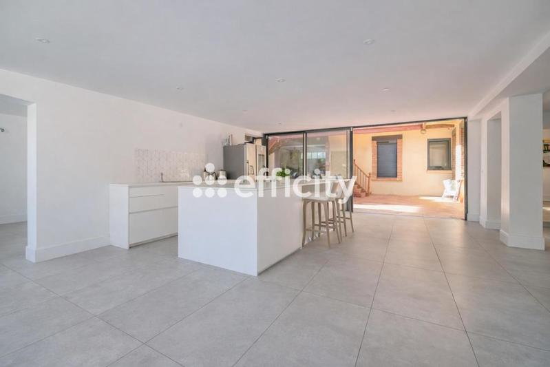 Maison de ville - 255 m² - 7 pièces