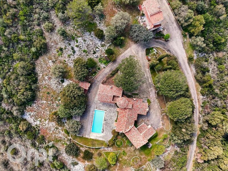 Villa - 345 m² - 10 pièces