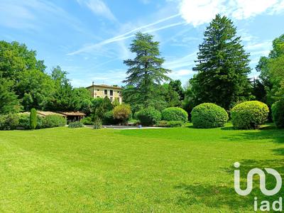 Maison - 340 m² - 9 pièces