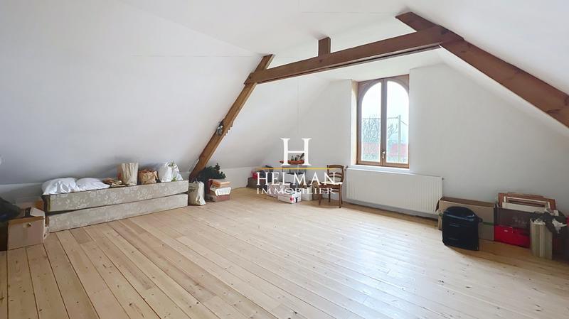 Maison - 220 m² - 8 pièces