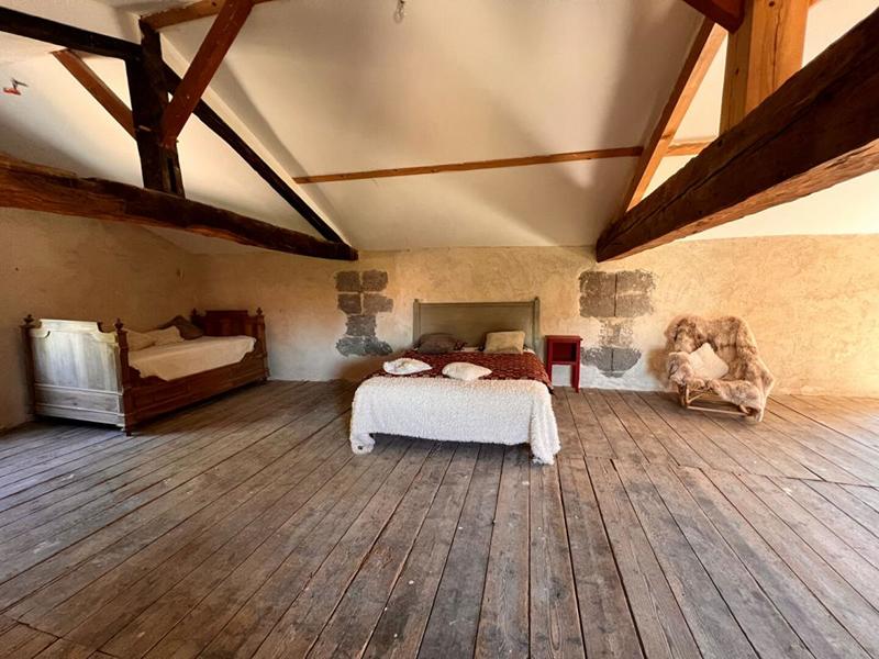 Maison - 280 m² - 8 pièces