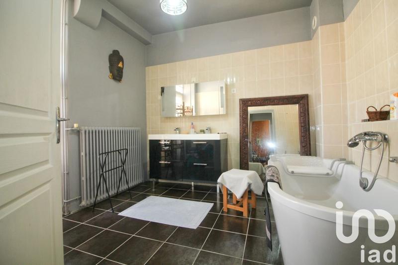 Maison - 270 m² - 10 pièces