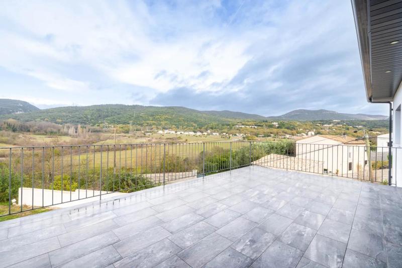 Maison - 266 m² - 5 pièces