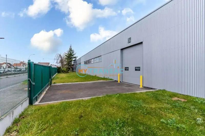 Local d'activité / Entrepôt - 2 361 m²