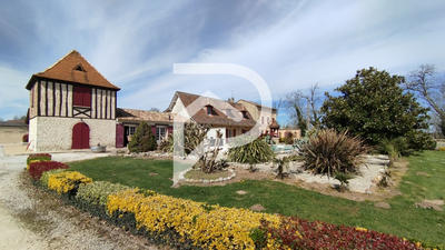 Maison - 650 m² - 17 pièces