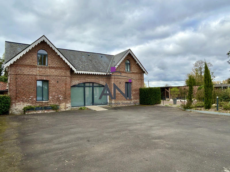 Maison - 205 m² - 9 pièces