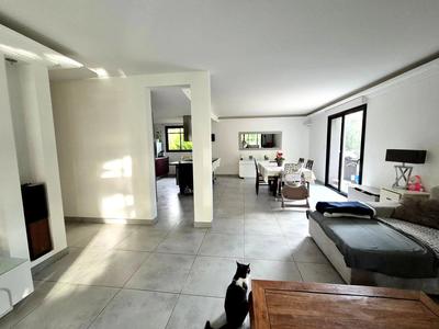 Maison - 209 m² - 8 pièces